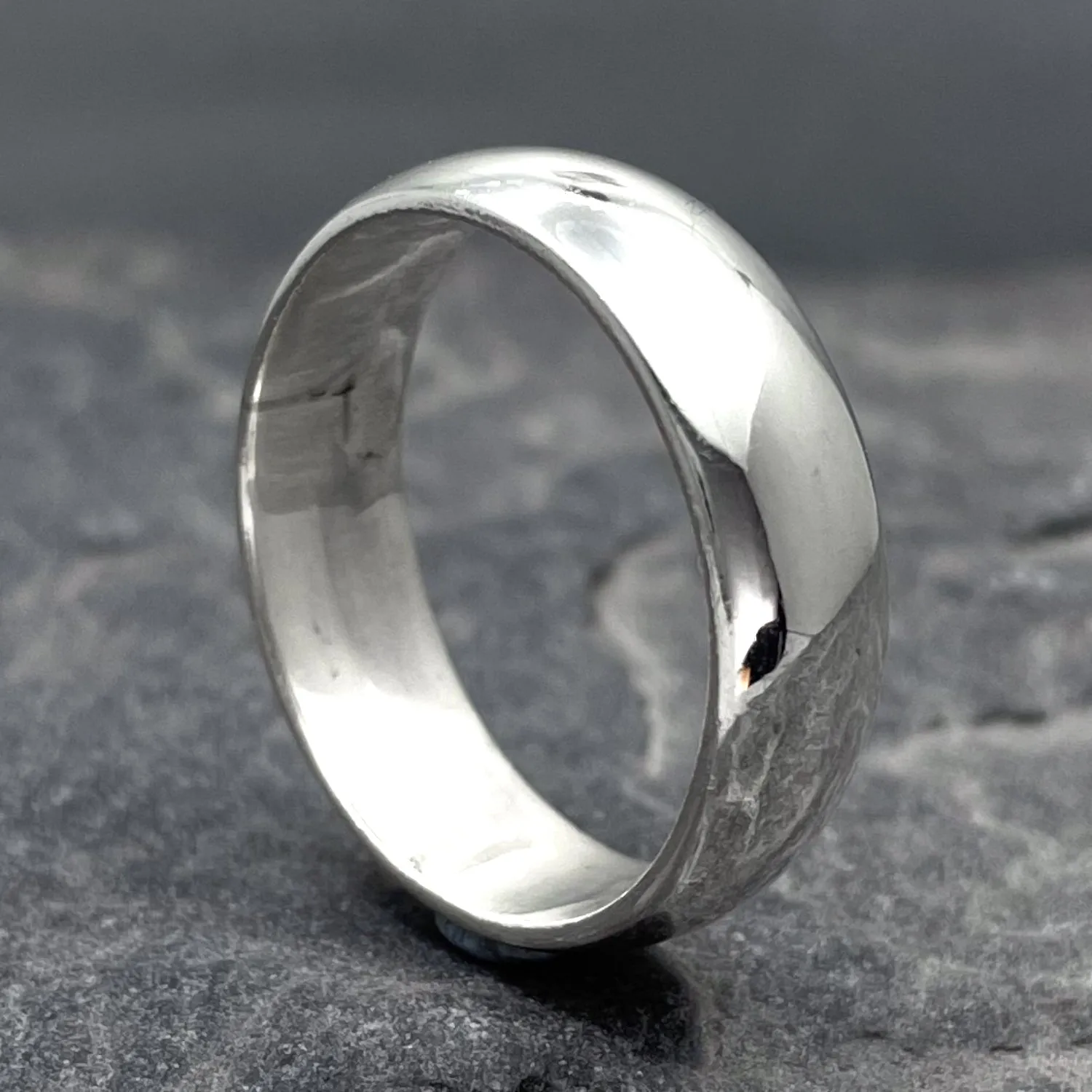 Tara – Eoin Timeless Band Silver Ring