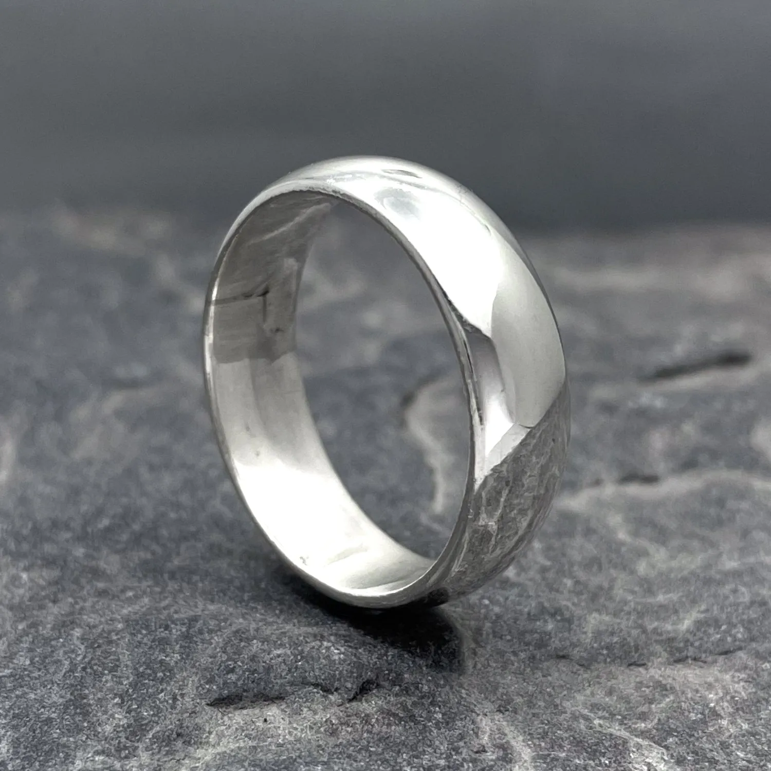 Tara – Eoin Timeless Band Silver Ring