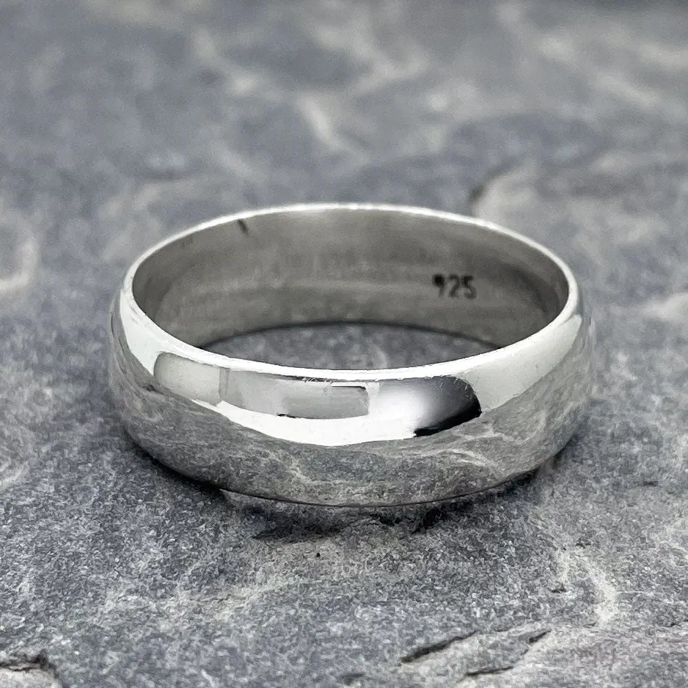 Tara – Eoin Timeless Band Silver Ring