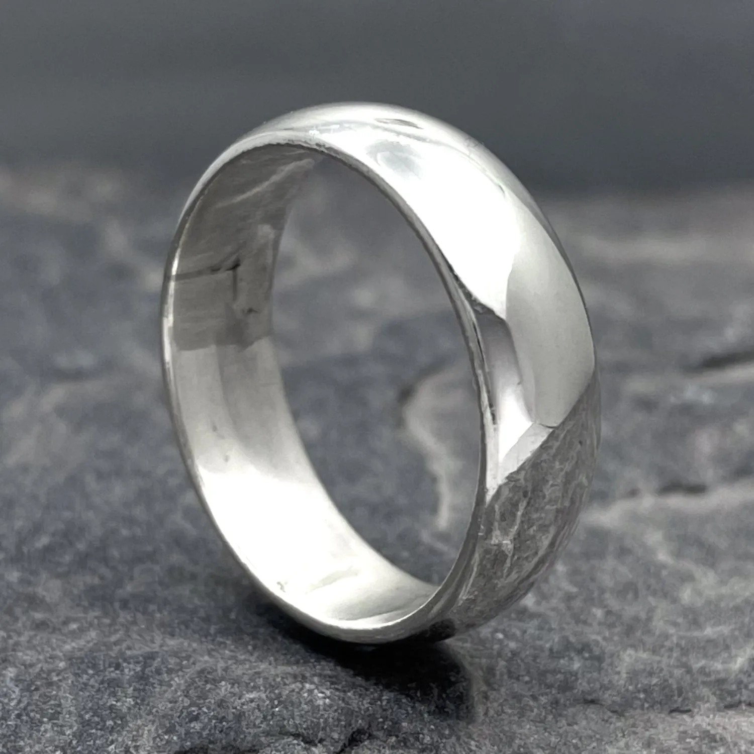 Tara – Eoin Timeless Band Silver Ring